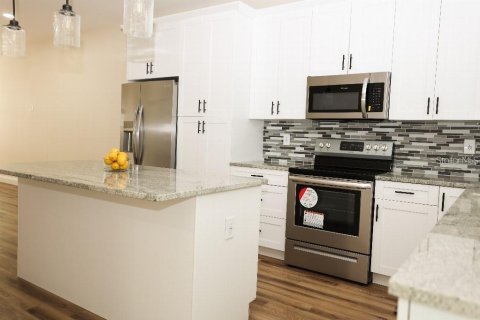 Casa en alquiler en Tampa, Florida, 3 dormitorios, 130.06 m2 № 1913050 - foto 11