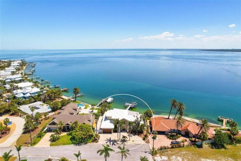 House in Holmes Beach, Florida 4 bedrooms, 448.72 sq.m. № 1642198 - photo 1