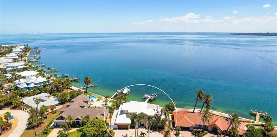 House in Holmes Beach, Florida 4 bedrooms, 448.72 sq.m. № 1642198