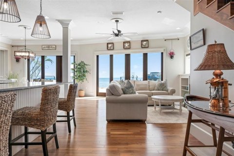 House in Holmes Beach, Florida 4 bedrooms, 448.72 sq.m. № 1642198 - photo 18