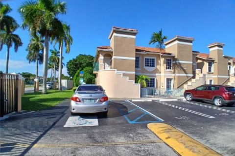 Townhouse in Miami, Florida 3 bedrooms, 106.84 sq.m. № 1964939 - photo 3