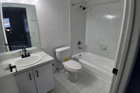 Townhouse in Miami, Florida 3 bedrooms, 106.84 sq.m. № 1964939 - photo 10