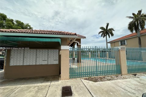 Townhouse in Miami, Florida 3 bedrooms, 106.84 sq.m. № 1964939 - photo 13