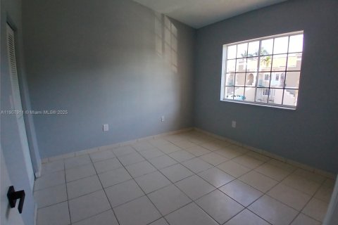 Townhouse in Miami, Florida 3 bedrooms, 106.84 sq.m. № 1964939 - photo 11