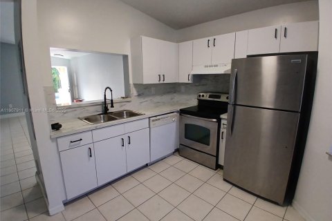 Townhouse in Miami, Florida 3 bedrooms, 106.84 sq.m. № 1964939 - photo 7