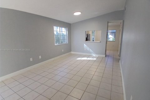 Townhouse in Miami, Florida 3 bedrooms, 106.84 sq.m. № 1964939 - photo 5