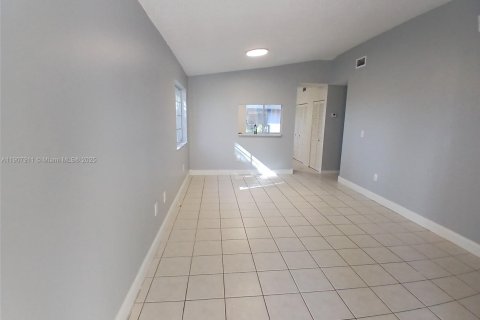 Townhouse in Miami, Florida 3 bedrooms, 106.84 sq.m. № 1964939 - photo 6