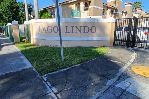 Townhouse in Miami, Florida 3 bedrooms, 106.84 sq.m. № 1964939 - photo 1