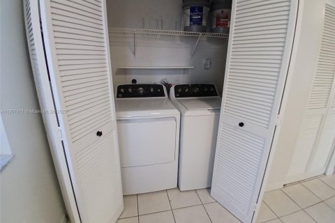 Townhouse in Miami, Florida 3 bedrooms, 106.84 sq.m. № 1964939 - photo 8