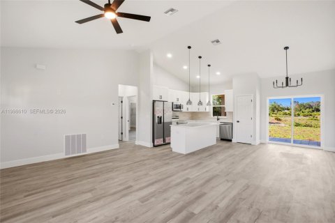 House in Lake Placid, Florida 3 bedrooms, 139.35 sq.m. № 2068842 - photo 4