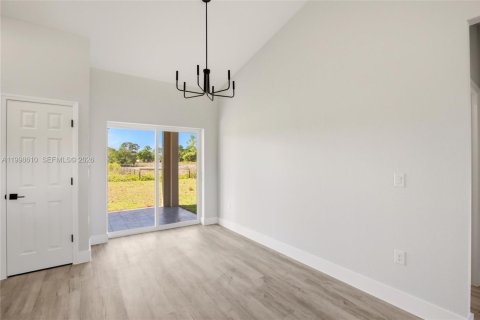 House in Lake Placid, Florida 3 bedrooms, 139.35 sq.m. № 2068842 - photo 5