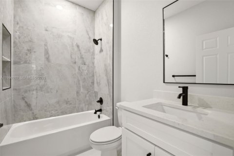 House in Lake Placid, Florida 3 bedrooms, 139.35 sq.m. № 2068842 - photo 18