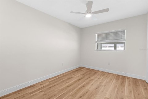 Casa en venta en Brandon, Florida, 4 dormitorios, 173.26 m2 № 2148011 - foto 19
