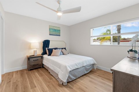 Casa en venta en Brandon, Florida, 4 dormitorios, 173.26 m2 № 2148011 - foto 24