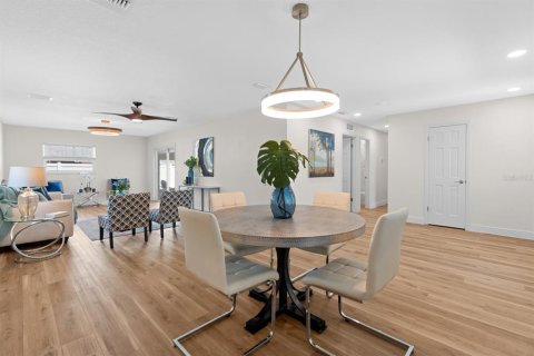 Casa en venta en Brandon, Florida, 4 dormitorios, 173.26 m2 № 2148011 - foto 7