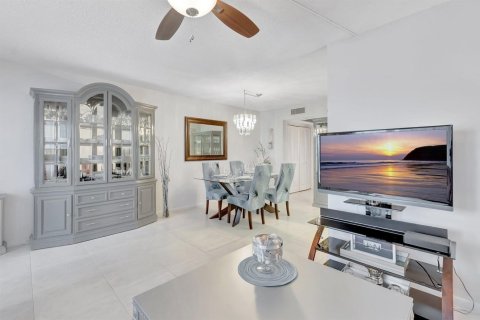 Купить кондоминиум в Дирфилд-Бич, Флорида 3 комнаты, 65.03м2, № 2246219 - фото 6