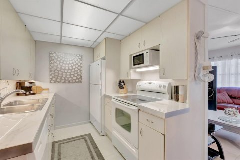 Купить кондоминиум в Дирфилд-Бич, Флорида 3 комнаты, 65.03м2, № 2246219 - фото 7