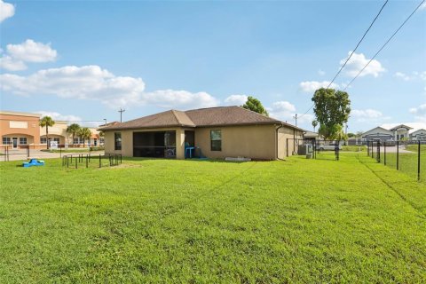 Casa en venta en Cape Coral, Florida, 3 dormitorios, 141.4 m2 № 1899169 - foto 28