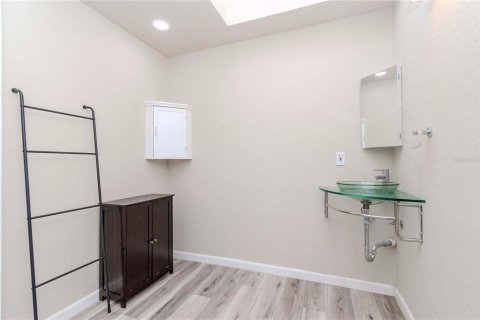 House in Weeki Wachee, Florida 2 bedrooms, 141.21 sq.m. № 1553379 - photo 24