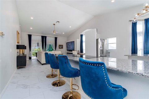 House in Weeki Wachee, Florida 2 bedrooms, 141.21 sq.m. № 1553379 - photo 4