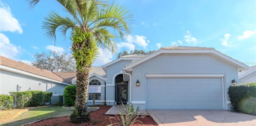 House in Weeki Wachee, Florida 2 bedrooms, 141.21 sq.m. № 1553379