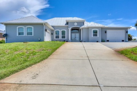 House in Placida, Florida 3 bedrooms, 200.11 sq.m. № 1912793 - photo 1
