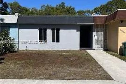 Adosado en Miami Gardens, Florida 3 dormitorios, 107.02 m2 № 2089596