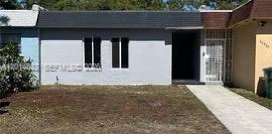 Adosado en Miami Gardens, Florida 3 dormitorios, 107.02 m2 № 2089596
