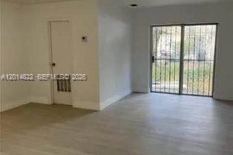 Adosado en venta en Miami Gardens, Florida, 3 dormitorios, 107.02 m2 № 2089596 - foto 2