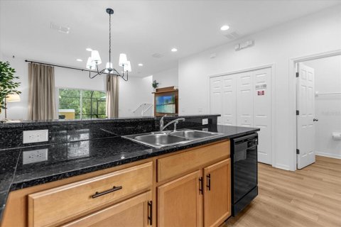 Touwnhouse à vendre à Kissimmee, Floride: 2 chambres, 107.86 m2 № 2324566 - photo 8
