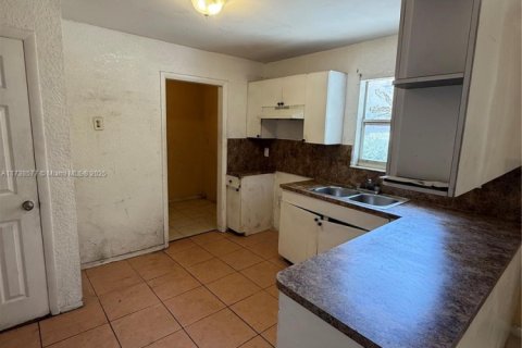 House in Pompano Beach, Florida 4 bedrooms, 112.23 sq.m. № 1871286 - photo 16