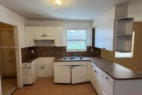 House in Pompano Beach, Florida 4 bedrooms, 112.23 sq.m. № 1871286 - photo 17