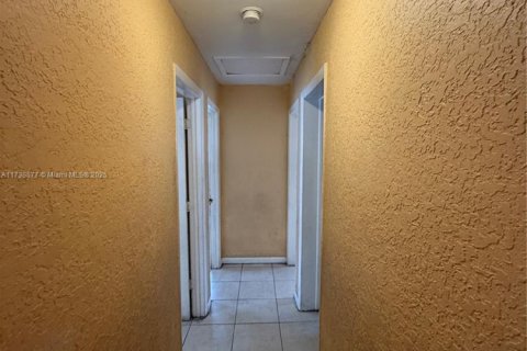 House in Pompano Beach, Florida 4 bedrooms, 112.23 sq.m. № 1871286 - photo 21