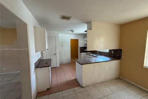 House in Pompano Beach, Florida 4 bedrooms, 112.23 sq.m. № 1871286 - photo 15