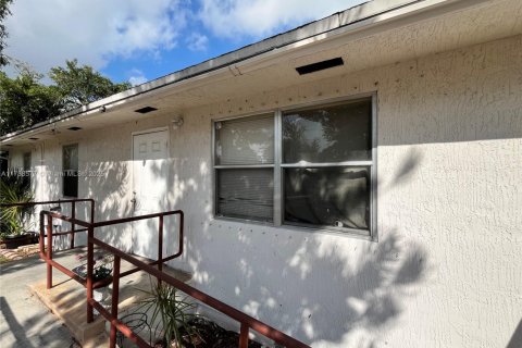 House in Pompano Beach, Florida 4 bedrooms, 112.23 sq.m. № 1871286 - photo 8