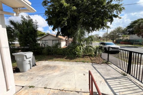 House in Pompano Beach, Florida 4 bedrooms, 112.23 sq.m. № 1871286 - photo 4