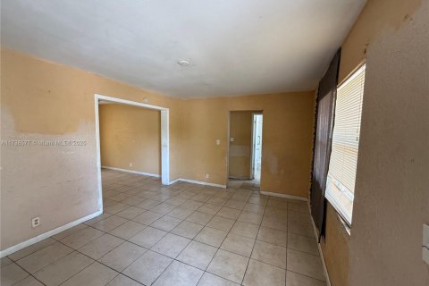 House in Pompano Beach, Florida 4 bedrooms, 112.23 sq.m. № 1871286 - photo 11
