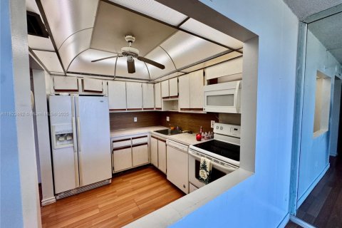 Condo in North Miami, Florida, 1 bedroom  № 1937707 - photo 25