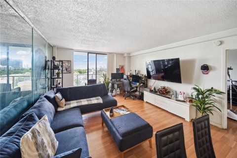 Condominio en venta en North Miami, Florida, 1 dormitorio, 68.75 m2 № 1937707 - foto 6