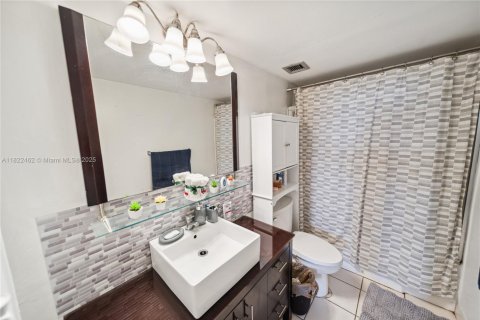 Condominio en venta en North Miami, Florida, 1 dormitorio, 68.75 m2 № 1937707 - foto 11