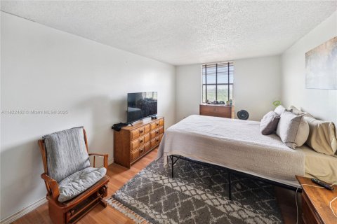 Condominio en venta en North Miami, Florida, 1 dormitorio, 68.75 m2 № 1937707 - foto 13