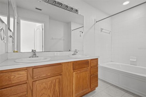 Adosado en venta en Brandon, Florida, 2 dormitorios, 146.23 m2 № 1917597 - foto 13