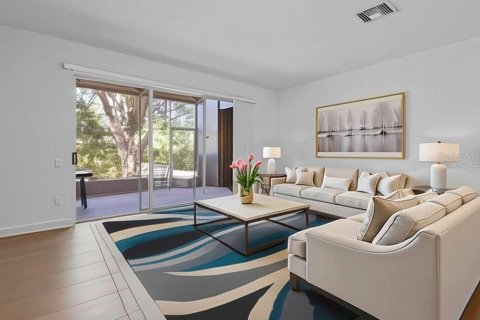 Adosado en venta en Brandon, Florida, 2 dormitorios, 146.23 m2 № 1917597 - foto 4