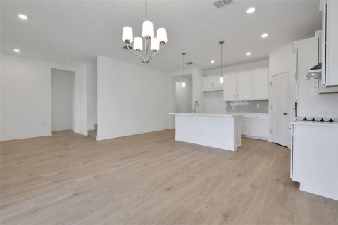 House in Apopka, Florida 3 bedrooms, 220.27 sq.m. № 1547121 - photo 17