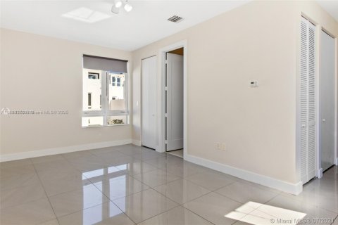Apartamento en alquiler en Doral, Florida № 1929075 - foto 8