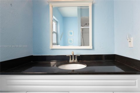 House in Boca Raton, Florida 3 bedrooms, 137.4 sq.m. № 1994009 - photo 20