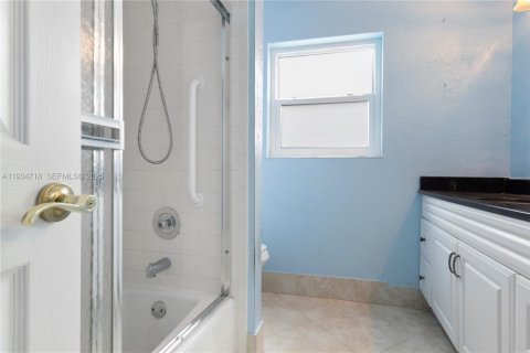 House in Boca Raton, Florida 3 bedrooms, 137.4 sq.m. № 1994009 - photo 15