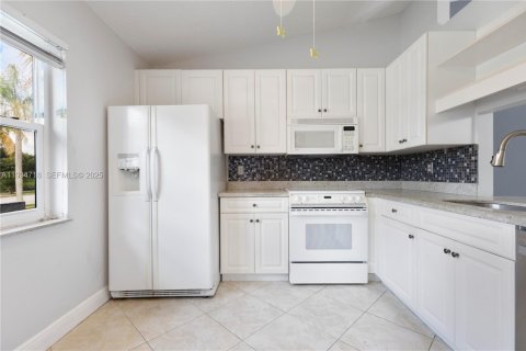 House in Boca Raton, Florida 3 bedrooms, 137.4 sq.m. № 1994009 - photo 5