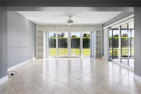 House in Boca Raton, Florida 3 bedrooms, 137.4 sq.m. № 1994009 - photo 8