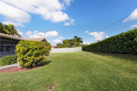 House in Boca Raton, Florida 3 bedrooms, 137.4 sq.m. № 1994009 - photo 27